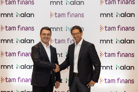 Tam Finans執行長Hakan Karamanlı（左）；MNT-Halan創辦人兼執行長Mounir Nakhla（右）。(照片：美國商業資訊)