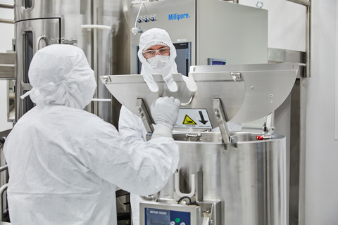 MilliporeSigma operators monitoring viral vector production process at MilliporeSigma's Carlsbad, California manufacturing facility. (Photo: Business Wire)