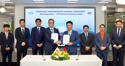 The signing ceremony took place in Tokyo, Japan, with KITZ Corporation CEO Makoto Kohno, FPT Corporation EVP and FPT Software CEO Pham Minh Tuan, and senior executives from both sides. (Photo: Business Wire)