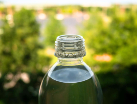 Origin tethered PET beverage cap (Photo: Business Wire)