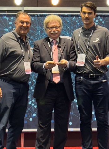 original Greg Dean and Alexander Cheap of Hammerspace accept the Best in Show award at FMS. (Photo: Business Wire)