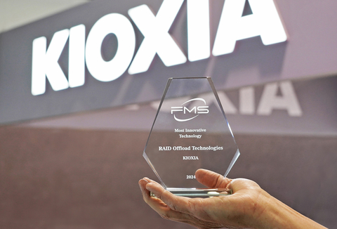 キオクシアのSSD向けRAIDオフロード技術が「FMS: the Future of Memory and Storage」の「Best of Show Award」を受賞（写真：ビジネスワイヤ）