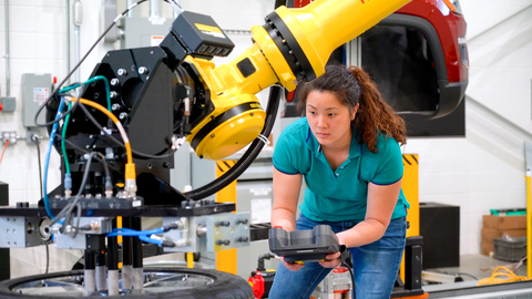 FANUC America offers Certified Education Training Programs at more than 1,600 universities, community/technical colleges, high schools and more throughout the Americas. (Photo: Business Wire)