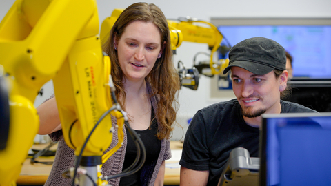 FANUC America offers Certified Education Training Programs at more than 1,600 universities, community/technical colleges, high schools and more throughout the Americas. (Photo: Business Wire)