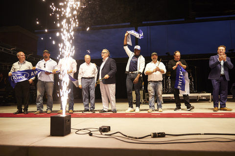 Ribbon Cutting Ceremony. [Left to right] Bob Mudd (Venu Holding Company), Alan Erickson (Executive Company), Gary Erickson (Executive Company), John Suthers (Former Mayor of Colorado Springs) , J.W. Roth (Venu Holding Company), Mayor Yemi Mobolade (Mayor of Colorado Springs), Don Strausburg (AEG Presents), Brent Fedrizzi (AEG Presents), Kevin O'Neil (The O'Neil Group) (Photo: Business Wire)