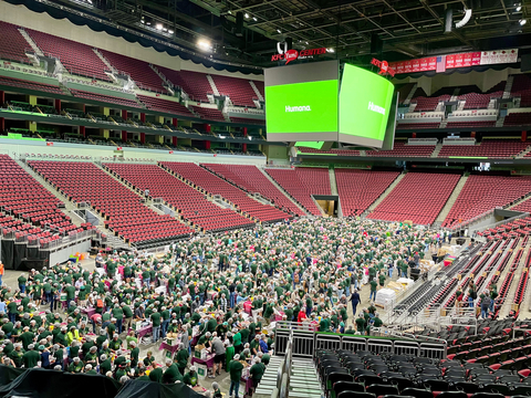 More than 5,000 Humana volunteer employees met Wednesday, August 21, in Louisville, KY to kick off the company's first Community Day. (Photo: Business Wire)