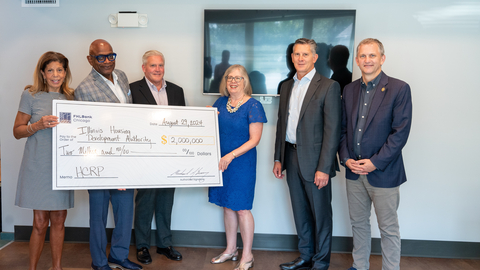 A check presentation of $2 million to the Illinois Housing Development Authority (IHDA) from the Federal Home Loan Bank of Chicago's (FHLBank Chicago) Community First® Housing Counseling Resource Program to help support housing counseling for first-time homebuyers. L-R: Andrea L. Zopp, Managing Partner, Cleveland Avenue and FHLBank Chicago Board Director; Cedric D. Thurman, Executive Vice President, Chief Diversity Officer, Group Head, Community Investment and Diversity, Equity, and Inclusion, FHLBank Chicago; Daniel G. Watts, Director and President, Forest Park National Bank and Trust and FHLBank Chicago Member Board Director; Kristin Faust, IHDA Executive Director; Michael Ericson, President and CEO, FHLBank Chicago; and U.S. Congressman Sean Casten (IL-06). (Photo: Business Wire)