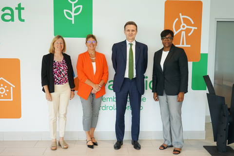 Avangrid's Vice Presidents of Customer Service with Avangrid CEO Pedro Azagra. (Left to right: Tracey Pelella, Linda Ball, Pedro Azagra, and Christine Alexander) (Photo: Business Wire)