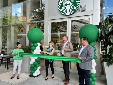 Peachtree Group hosts the grand opening of its first Starbucks location at AdventHealth Orlando, one of the largest hospitals in the U.S. From left to right: Nikki Garcia (Food and Beverage Manager, Peachtree Group), Ashleigh DeOtis (Starbucks Store Manager, Peachtree Group), Rob Deininger (CEO AdventHealth Orlando) and Dan Puglisi (SVP, Peachtree Group) (Photo: Business Wire)