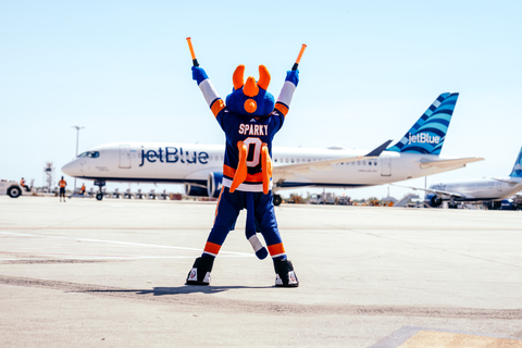 JetBlue_Islanders_Sparky_on_Tarmac.jpg