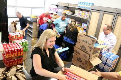 Albertsons Companies, Inc., in collaboration with the Albertsons Companies Foundation, announced the Million Hour Volunteer Rally to help neighbors in need. Customers, associates and partners are invited to join the company’s Nourishing Neighbors charitable program on the mission to end hunger by collectively contributing one million volunteer hours to various nonprofit organizations across the country. (Photo: Business Wire)