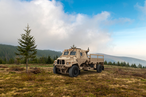 Oshkosh Defense FMTV A2 Cargo 4x4 (Photo: Business Wire)