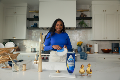 Jennifer Hudson partners with the iconic Dawn ducklings to share a feather-ruffling offer that helps save money and wildlife. (Photo: Business Wire)