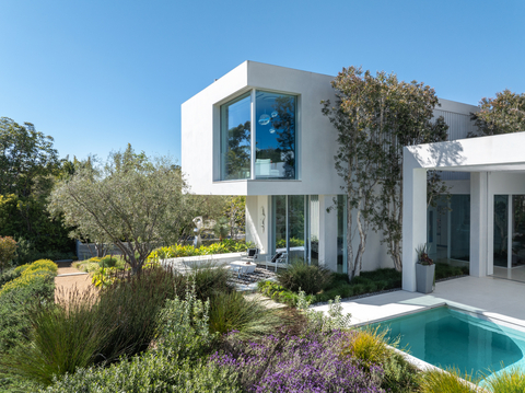 12251 Castlegate Dr. Backyard with Award-Winning Garden, Swimming Pool. (Photo: Business Wire)