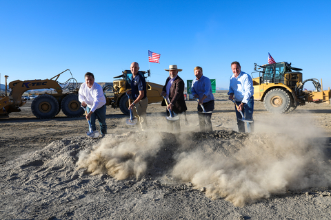 Tom Dodson, President of Sundt Renewables; Spencer Cox, Utah Governor; Luigi Resta, President of rPlus Energies; Christian Gardner, CEO of Gardner Group; and Thomas Burns, Vice President of Resource Planning & Acquisitions at PacifiCorp at Green River Energy Center groundbreaking ceremony. (Photo: Business Wire)