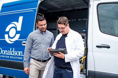 original Les spécialistes de Donaldson apportent leur expérience et leurs connaissances renommées directement sur les sites des clients. (Photo: Business Wire)