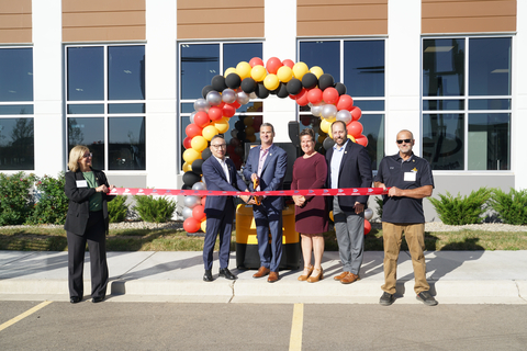 Material handling industry leaders, local state officials and media attended the grand opening celebration for the new Big Lift Headquarters (left to right: Andrea Palombizio, John He, Dan Rosskamm, Missy Hughes, Brian Dorow) (Photo: Business Wire)