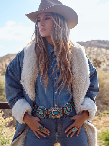 The creative for the campaign was shot on location by renowned photographer Zoey Grossman. The Wrangler x Lainey Wilson Collection personifies the fearless energy Wrangler brings to the female consumer. (Photo: Business Wire)