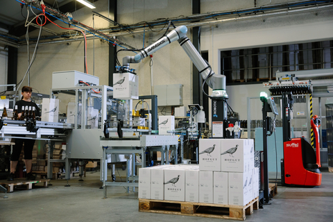 original Universal Robots just added 5 kg (11 lb.) payload capacity to both their UR20 and UR30 cobot models (Photo: Business Wire)