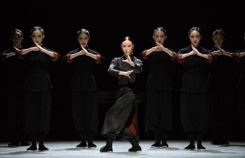 Audiences enjoy the “Wing Chun” dance drama at Sadler’s Wells Theatre in London (Photo: Business Wire)