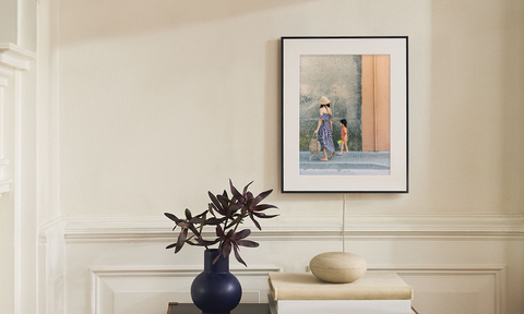 Aura's largest smart frame to date, Walden, is now available throughout the UK making it a perfect way to get those photos off your phone and on your tabletops and walls for all to enjoy. (Photo: Business Wire)