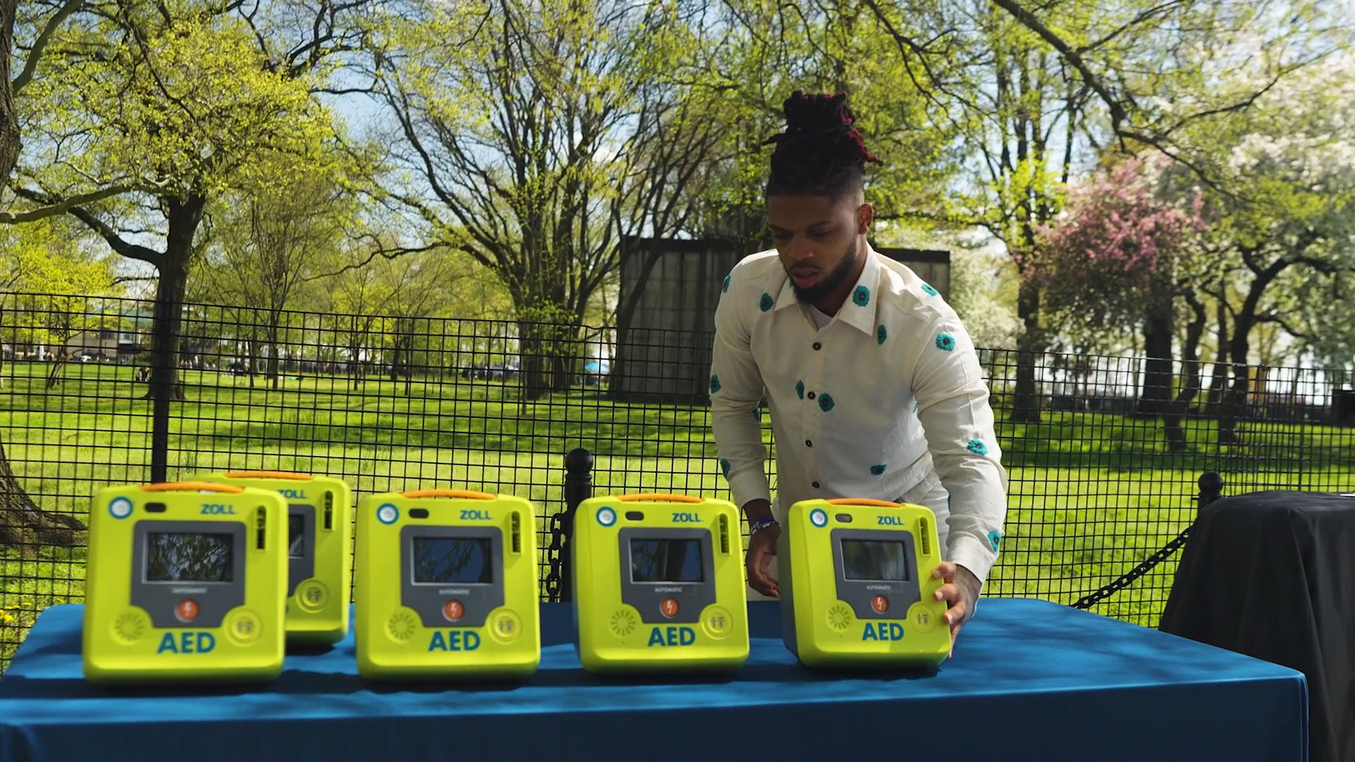 Damar Hamlin demonstrates how anyone can save a live with high-quality CPR and an AED (Automated External Defibrillator). (Photo: Business Wire)