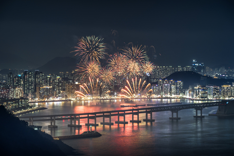 thumbnail 每年在廣安里舉辦的釜山煙火節 ( 圖片 : 釜山廣域市 )