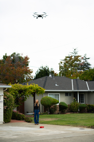 A Mountain View, California, resident receives a package as part of Matternet’s pilot launch of the first-ever drone delivery operation in Silicon Valley. (Photo: Business Wire)