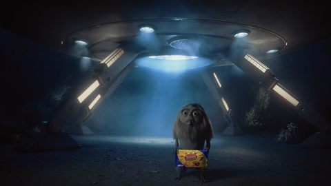 In the ad series “Chazmo Goes Home,” Robinson and Richardson have a comical encounter with the friendly alien who has devoured their stash of Totino’s Pizza Rolls. (Photo: Business Wire)