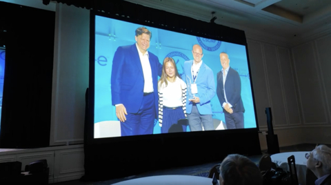 Shippeo's Mimi Cao and Bastian Kuhn receiving the prestigious Supply Chain Innovation Award from the Council of Supply Chain Management Professionals (CSCMP) at the EDGE Conference held in Nashville, Tennessee on October 2nd. (Photo: Business Wire)