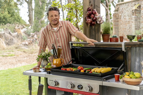 Celebrity Chef Jamie Oliver and Weber Announce New Partnership to Inspire and Educate Australians and New Zealanders on Griddle-Style Cooking, along with New Ways to Create Delicious Meals on the Award-Winning Weber® Q™ Barbecue Range (Photo: Business Wire)