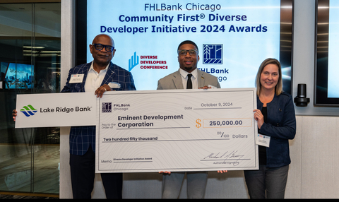 Cedric D. Thurman, EVP, Chief Diversity Officer at FHLBank Chicago (left), and Katie Naftzger, SVP, Community Investment Officer at FHLBank Chicago (right), present Julian Walters, President of Eminent Development Corporation (center), with a check at the Diverse Developer Initiative Awards Reception in Chicago. (Photo: Business Wire)