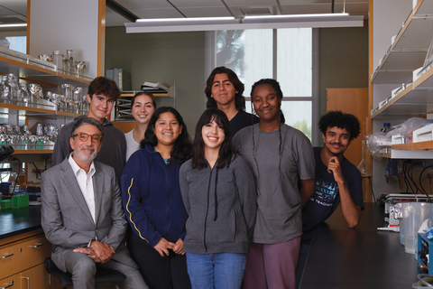 Producer Chuck Lorre with LA-HIP summer 2023 interns at Children's Hospital Los Angeles. (Photo: Business Wire)