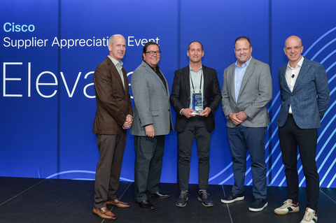 MaxLinear accepts Emerging Supplier of the Year Award at Cisco Supplier Appreciation Event (Photo: Business Wire)