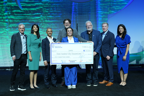 Maria Artunduaga, CEO and founder of Samay, accepts the 2024 MedTech Innovator Grand Prize Award and check for $350,000 in non-dilutive funding. (Photo: Business Wire)