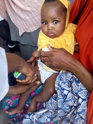 Child receiving routine polio immunization with PharmaJet Tropis ID Needle-free System as part of an implementation study in Nigeria. (Photo: Business Wire)