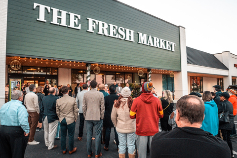 Guests attend grand opening at The Fresh Market new location in Crofton, MD. (Photo: The Fresh Market)