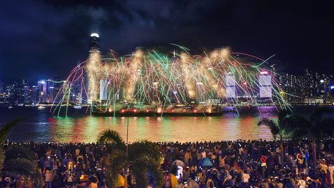 thumbnail Don’t miss the “Winter Harbourfront Pyrotechnics” for a truly sensory feast. (Credit: Hong Kong Tourism Board)