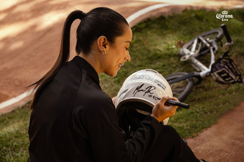 Colombian BMX cyclist Mariana Pajon signs the Relaxation Clause (Photo: Business Wire)