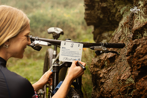 British cyclist Evie Richards signs the Relaxation Clause (Photo: Business Wire)