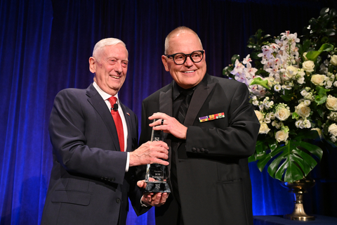 General Mattis presenting the Moral Courage award to Bob Parsons. (Photo: The Headstrong Project)