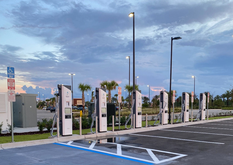 Fifth Third's eTown branch features six hyper-fast EV chargers. (Photo: Business Wire)