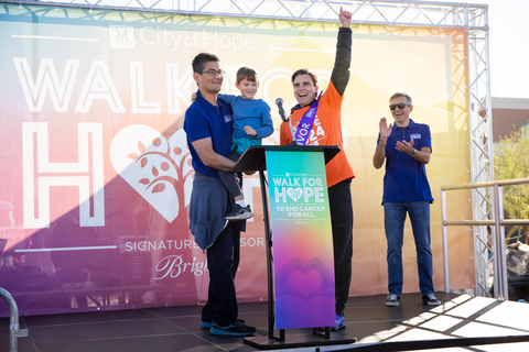 Survivor Colin Egglesfield charged up the crowd before Walk for Hope Phoenix began. (Photo Credit: City of Hope)