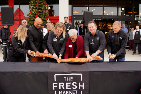 The Fresh Market breaks bread with the community in grand opening ceremony. (Photo: The Fresh Market)