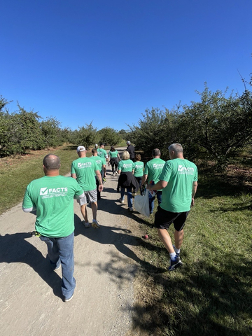 Employees from Valley Companies, a leading provider of managed transportation solutions, gathered more than 3,000 pounds of apples to share with hungry neighbors around the Kansas City Metro area. (Photo: Business Wire)