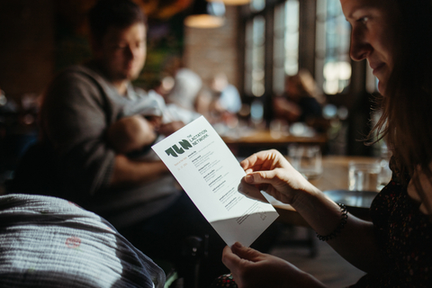 To celebrate the launch of the program, The Lactation Network hosted nearly 100 postpartum families at Girl & The Goat in Chicago on November 12. (Photo: Business Wire)