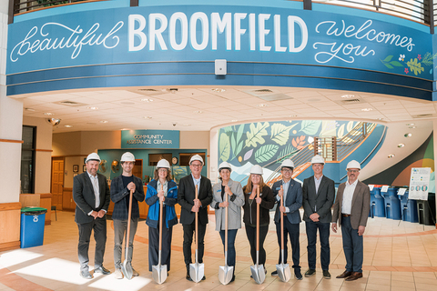 CFO Tim Bruny (Left), VP Shane Peverill, Councilmember Jean Lim, CEO Jack Waters, Mayor Guyleen Castriotta, Councilmember Heidi Henkel, Councilmember Kenny Nguyen, CCO Jeff Polachek, VP Rob Macaluso (Photo: Business Wire)