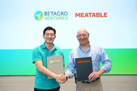 Chayadhorn Taepaisitphongse, Managing Director of Betagro Ventures (Left) and Jeff "Trip" Tripician, CEO of Meatable (Right) (Photo: Business Wire)