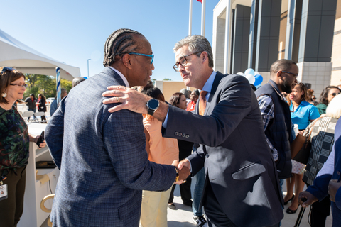 Suffolk Texas Region President Brad Brown congratulates District 3 Commissioner John Wiley Price on the grand opening of the Mesquite Government Center, a preeminent Suffolk project in Dallas County. (Photo: Business Wire)