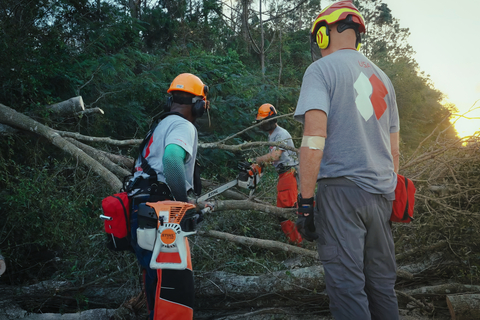 New grant from Wells Fargo will help veteran-led Team Rubicon continue to clear debris and help communities recover from natural disasters, including active efforts underway in Western North Carolina and Florida. (Photo: Wells Fargo)